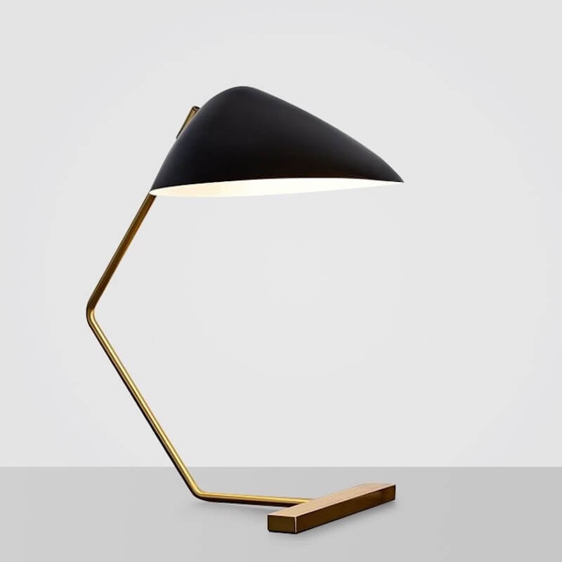 Lampe Table De Chevet Design sur une table noir dans un salon
