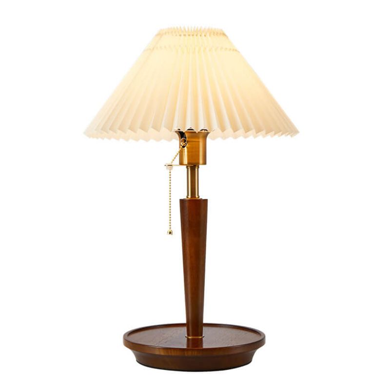 lampe de chevet en bois flotté allumé sur une table de chevet
